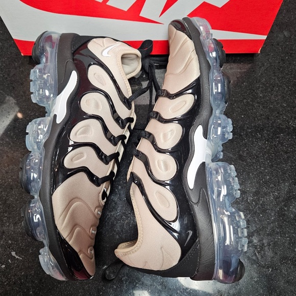 Sz Various  NIKE AIR VAPORMAX PLUS RUNNING SHOES - Picture 10 of 13